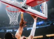 华体会app下载地址-快船主场逆转马刺，莱昂纳德高产助球队取胜锦上添花的简单介绍