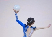 华体会app下载-彰显实力：体操选手飒爽英姿