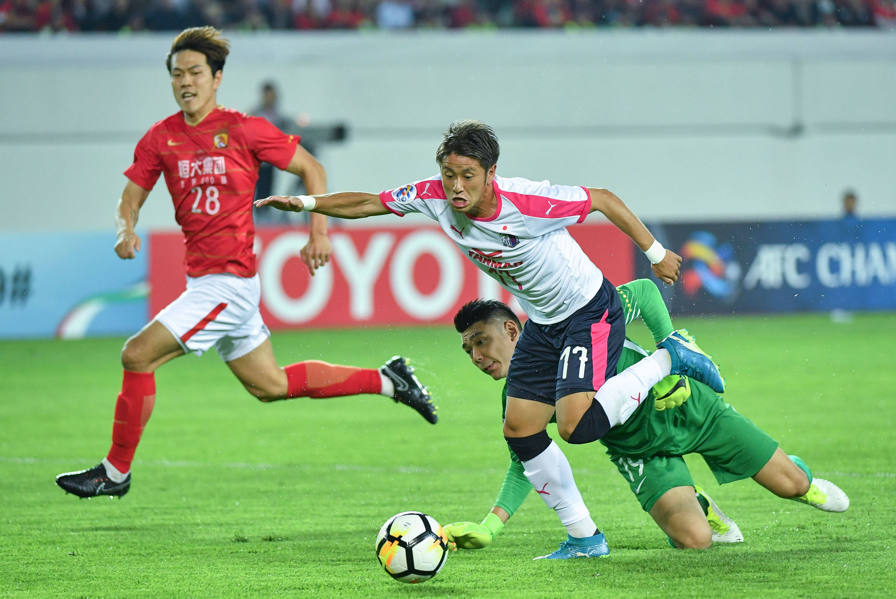 恩菲尔德体能训练升级，备战鹿岛鹿角半决赛的简单介绍