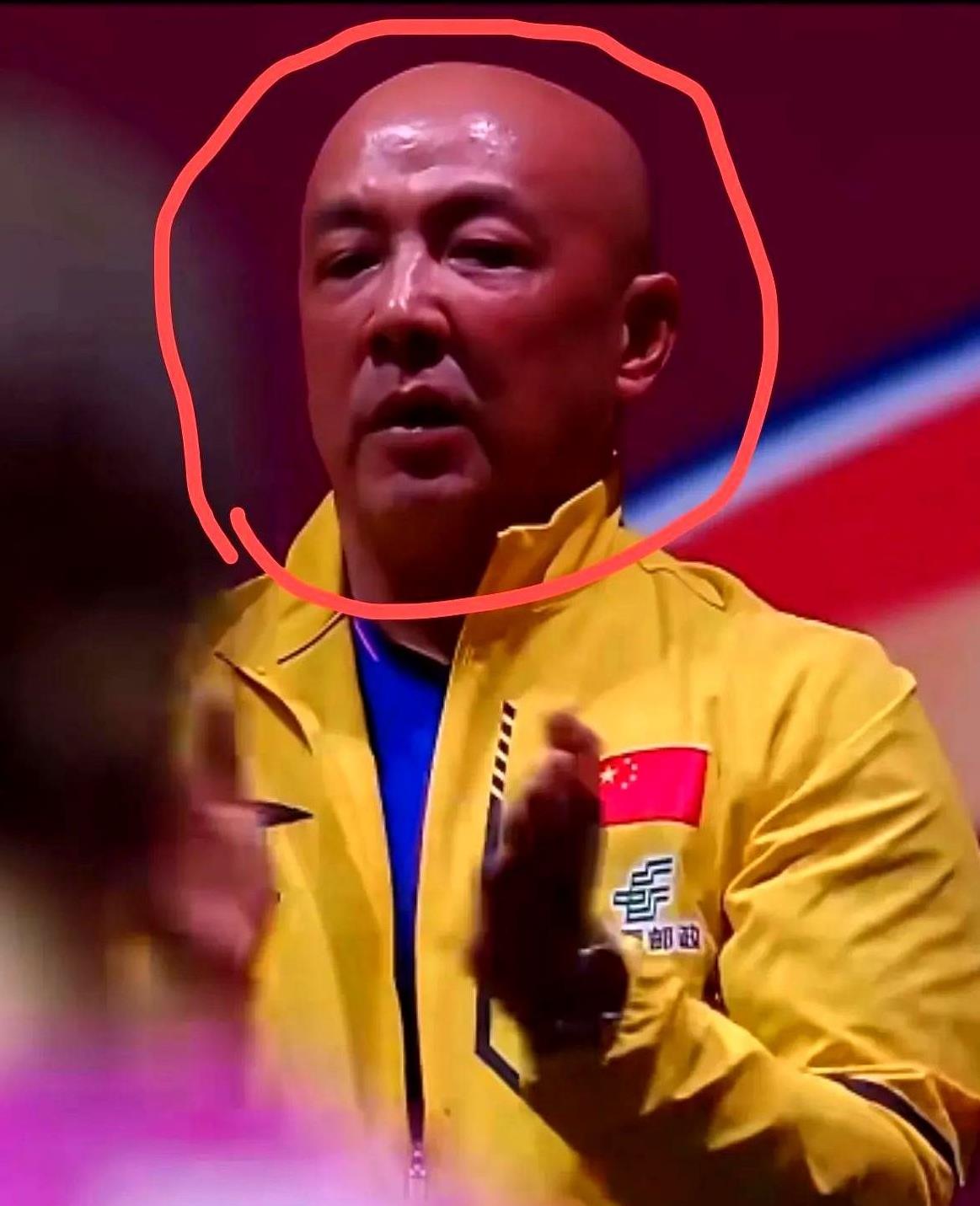 凭借一波广州队，中超成功爆冷，现场教练席炸锅的简单介绍