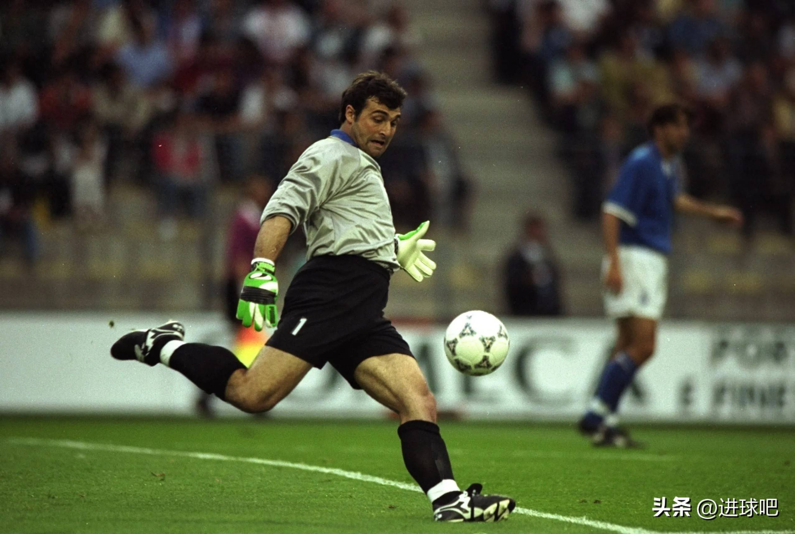 包含贝内文托淘汰意大利杯赛，晋级下一轮的词条