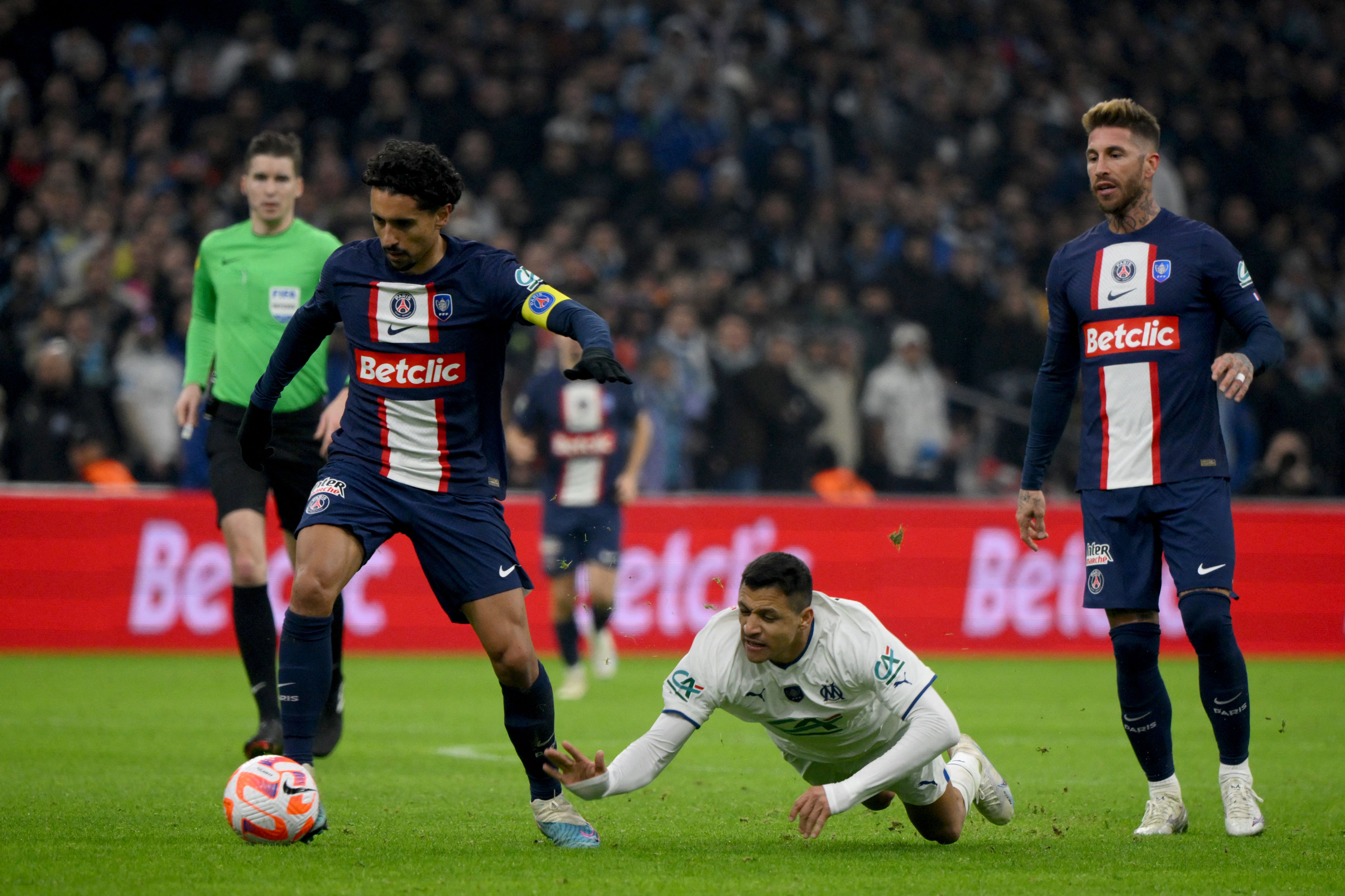 马赛客场不敌拜仁慕尼黑遗憾出局的简单介绍