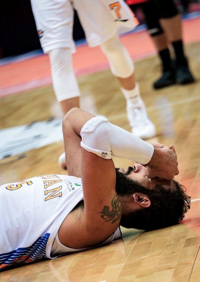 关于神秘主教练上阵，球队意欲何为？的信息