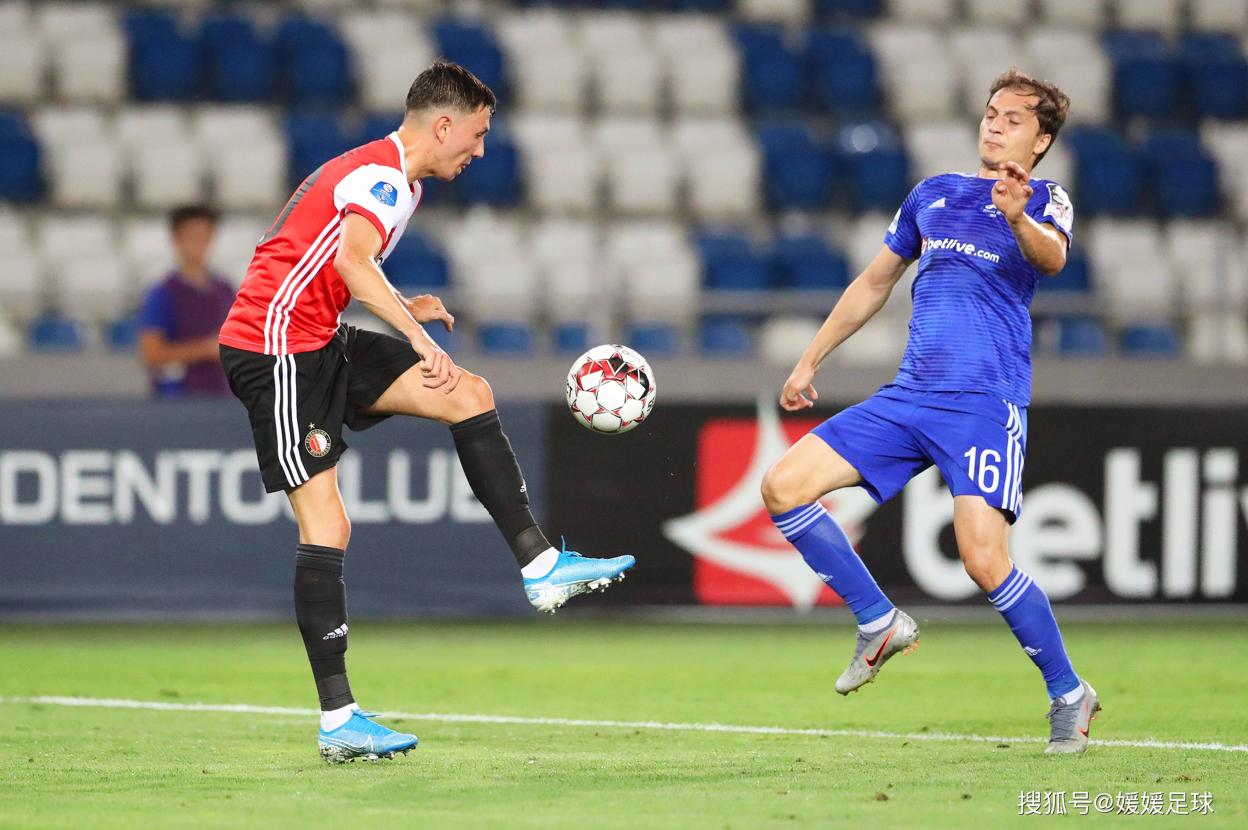 重要足球赛事进行中，球队竞技水平现火爆