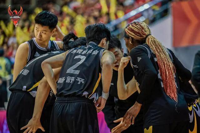 关于广东女篮获得三连胜，冲击总冠军的士气高涨的信息