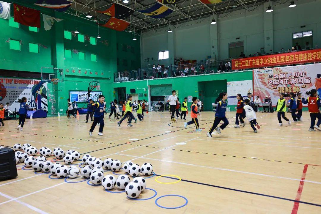 足球界最新赛事获得一致好评