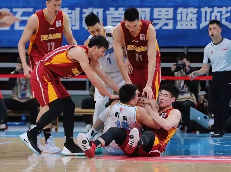 安徽男篮遭逆转失利，需重整旗鼓