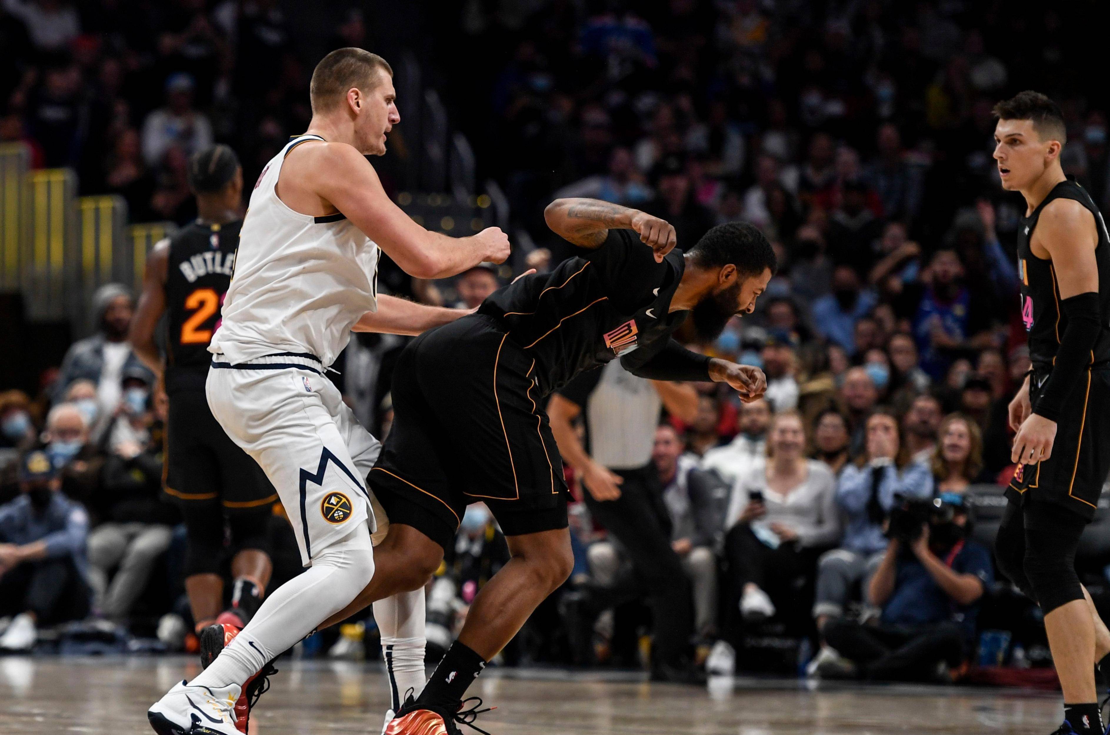 关于足坛豪强交锋，火药味十足的精彩对决的信息