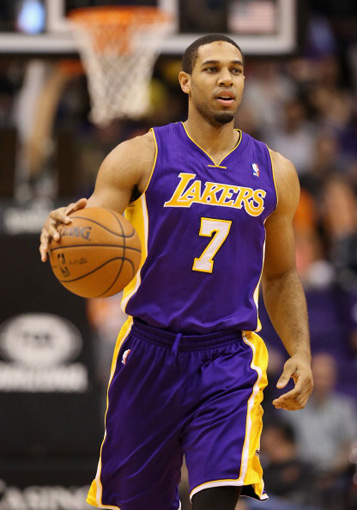 巴塞罗那后卫皮奎意外受伤，预计将缺席下场比赛的简单介绍