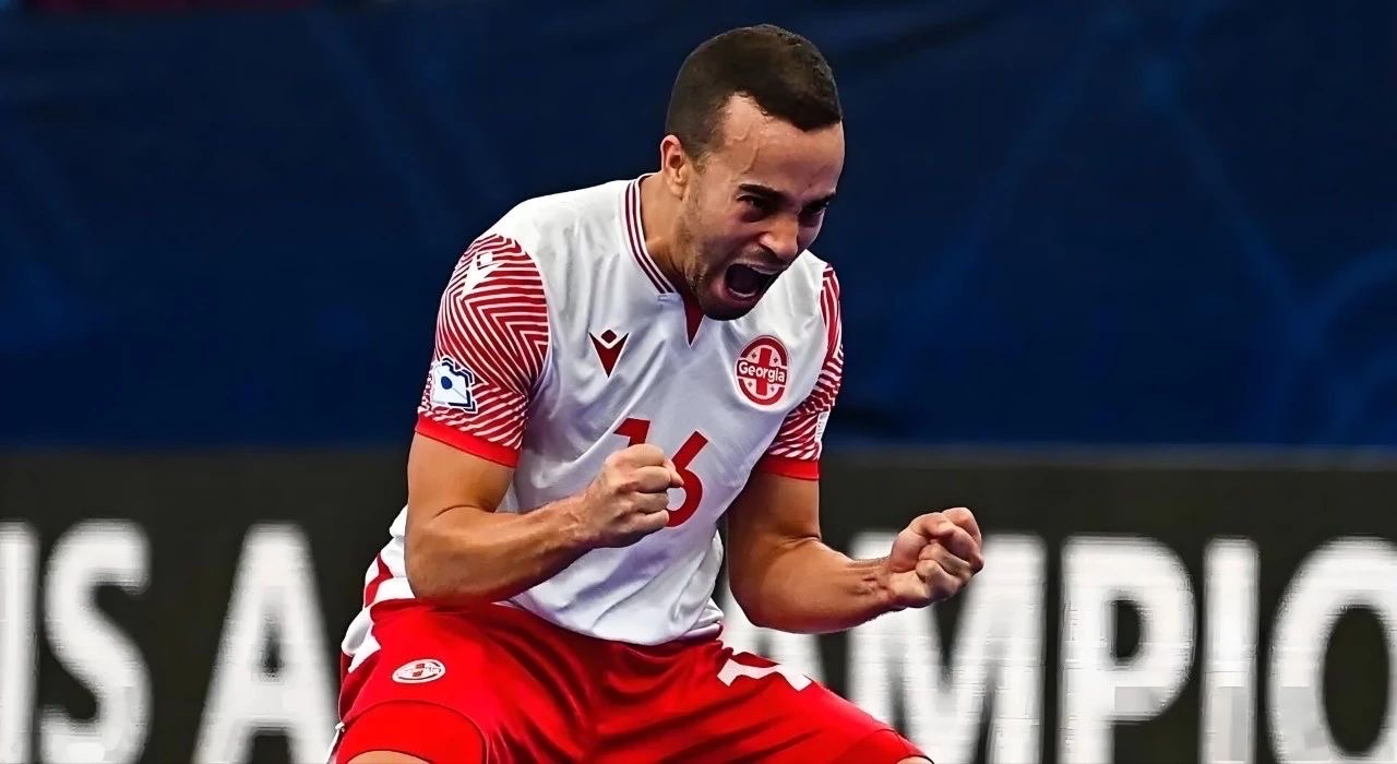 以色列足球甲级联赛中球员表现出色，技艺精湛