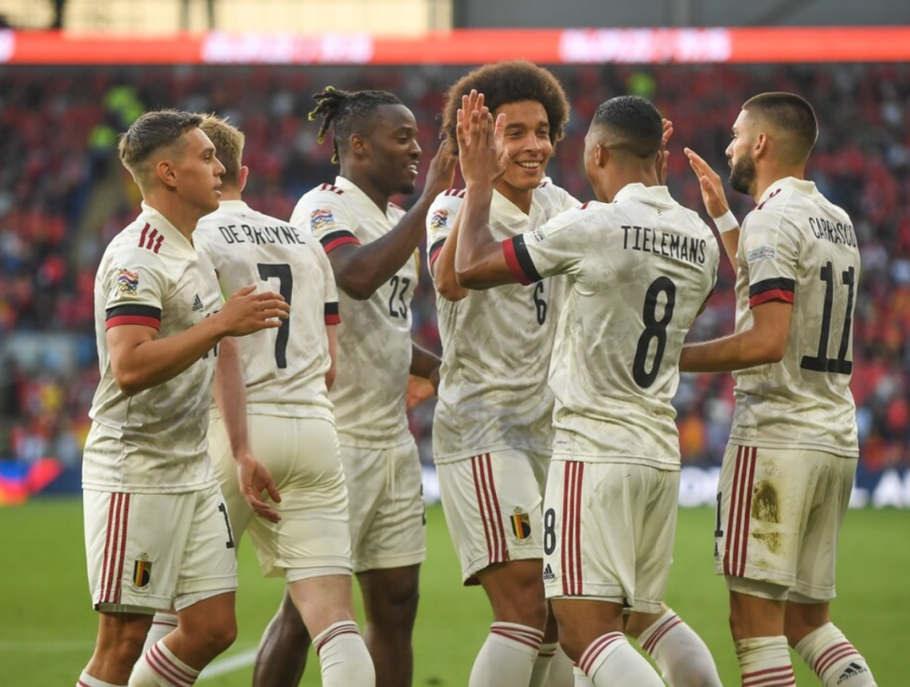 关于球队火爆庆祝，赢球狂欢助力球员奋勇拼搏的信息