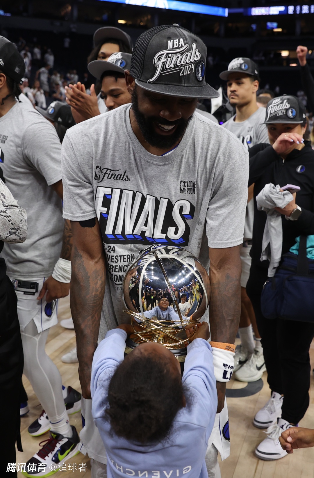 AC米兰豪取胜利，重返联赛争冠行列的简单介绍