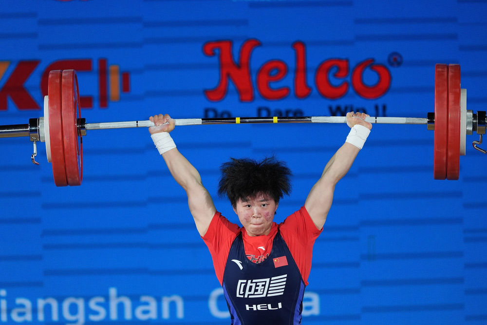 毅力成就荣耀，举重选手锦上添花的简单介绍