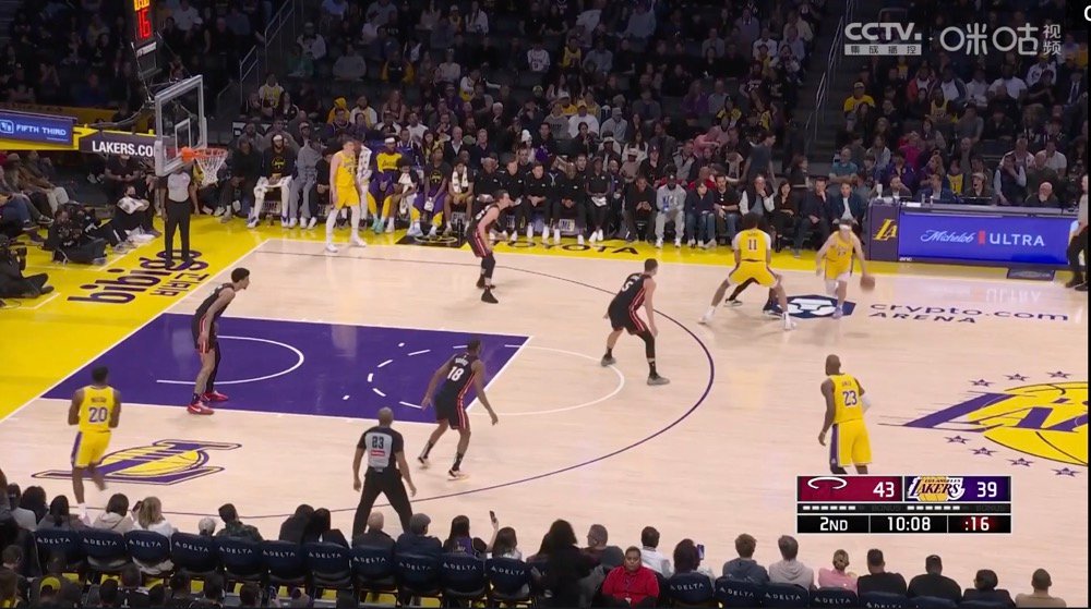 热火主场不敌湖人，遭遇两连败