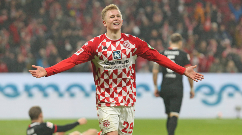 包含莱比锡红牛客场轻取对手，继续领跑的词条