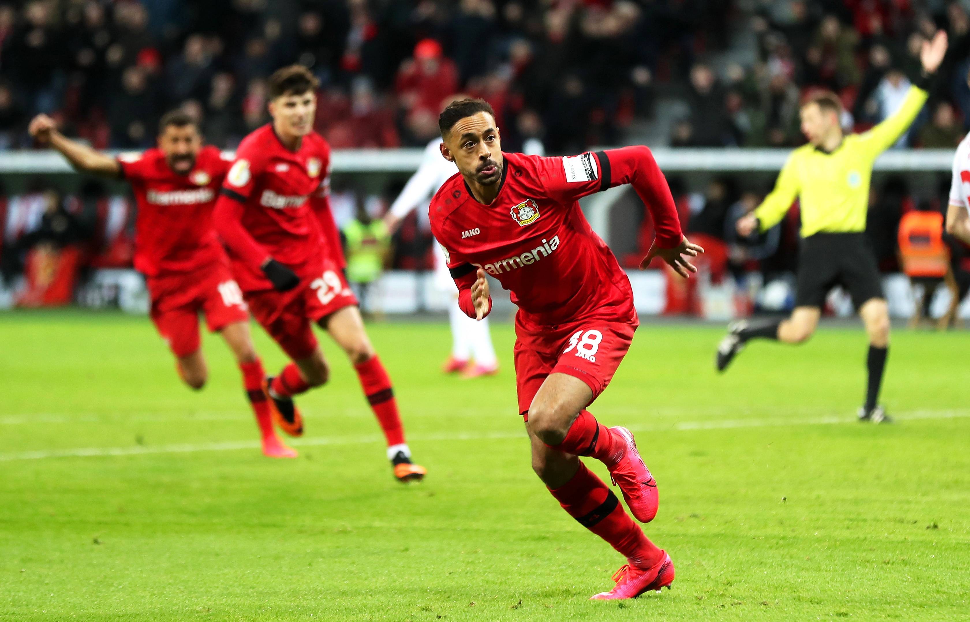 包含莱比锡红牛客场轻取对手，继续领跑的词条