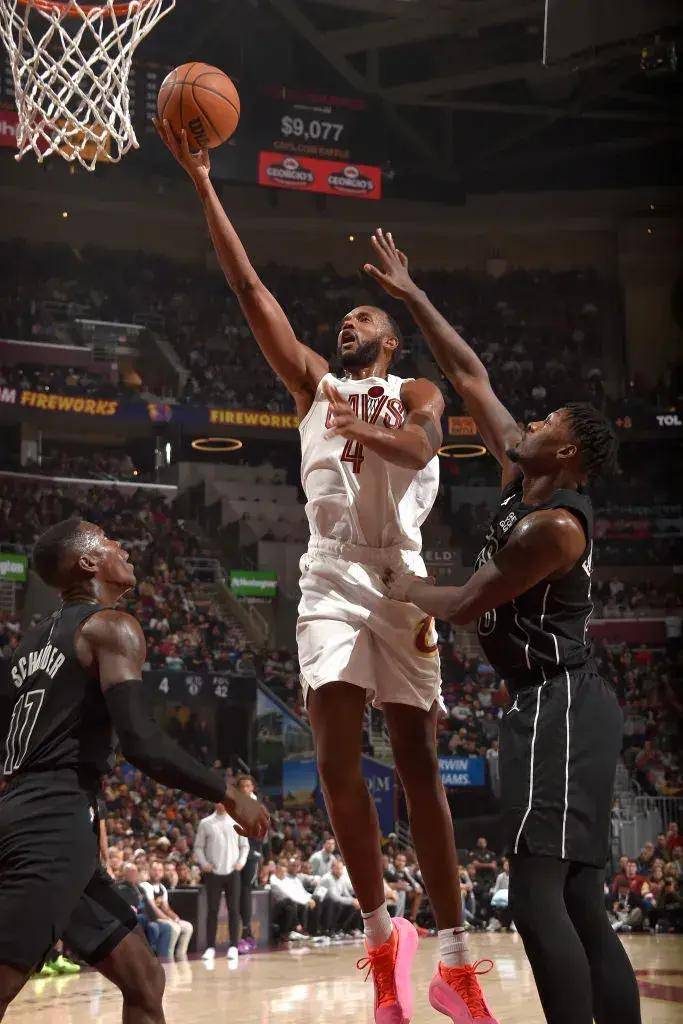 火箭险胜篮网，取得六连胜