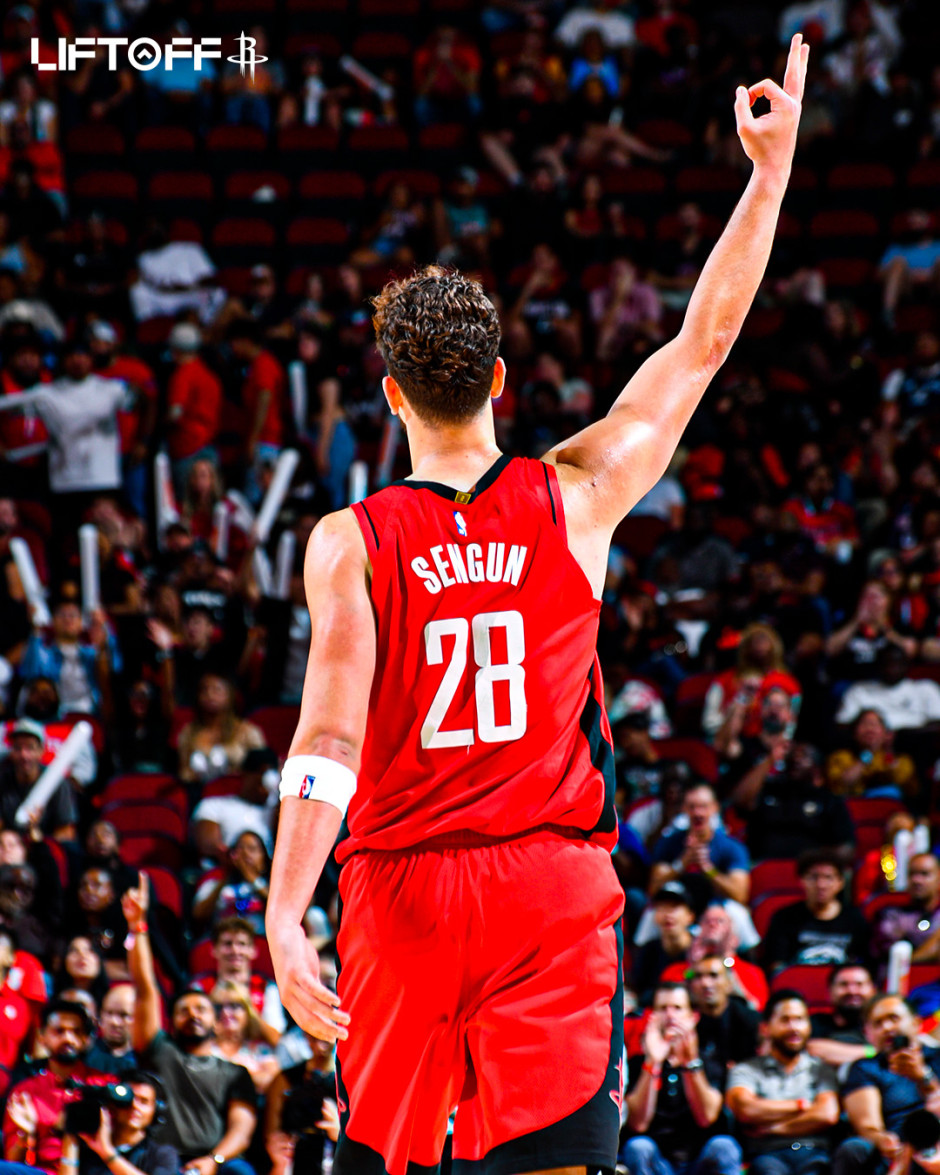 火箭主场胜马刺，近期表现稳定