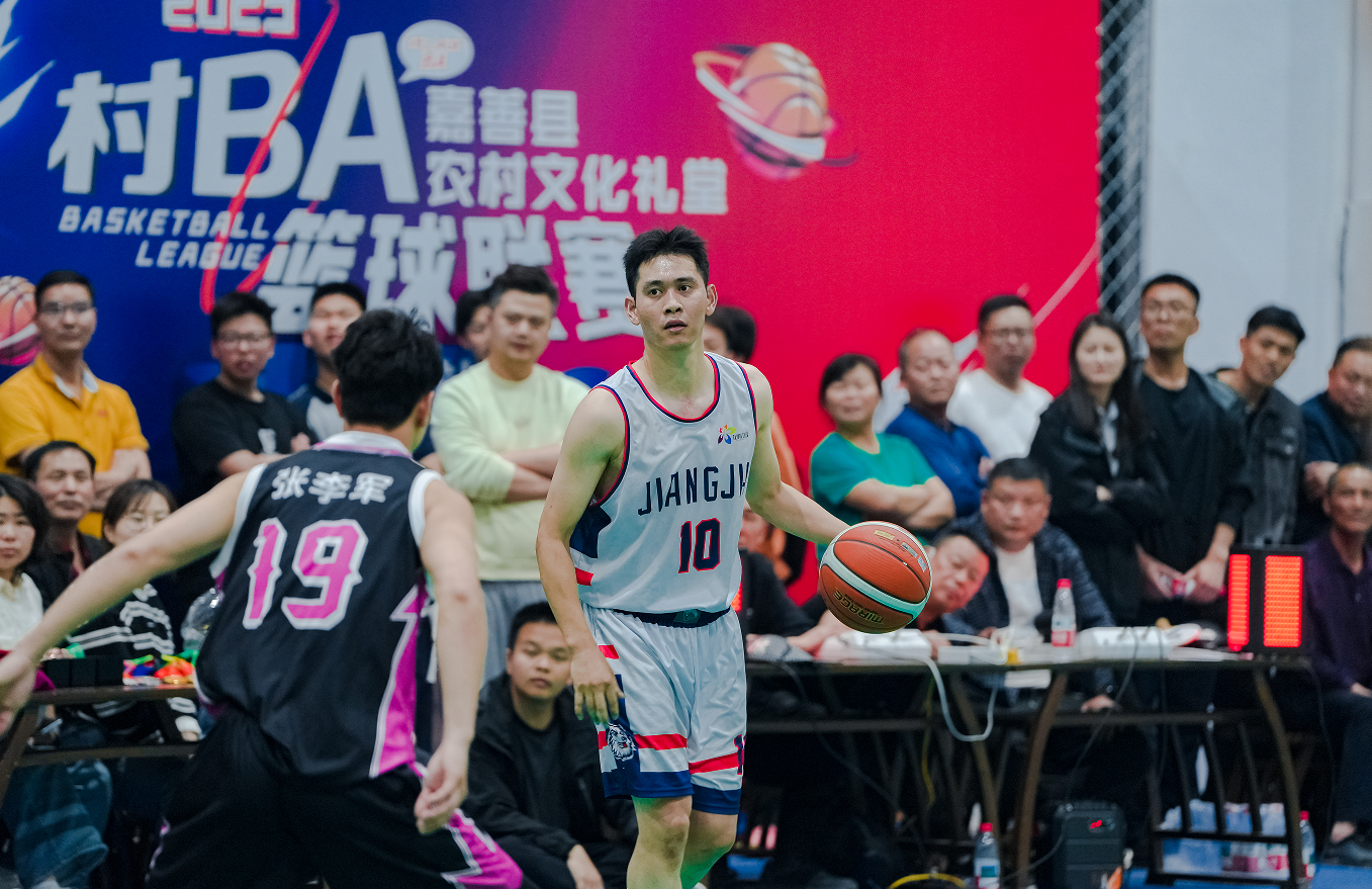 篮球比赛惊险收官，冠军艰难诞生的简单介绍